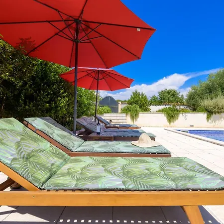 Ferienhaus Sabina Mit Zwei Und Pool By Interhome