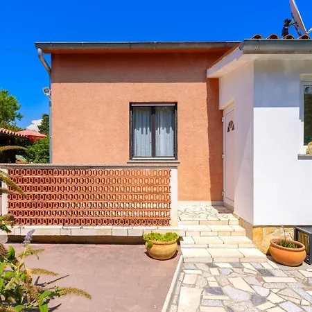 Sabina Mit Zwei Und Pool By Interhome * Pula