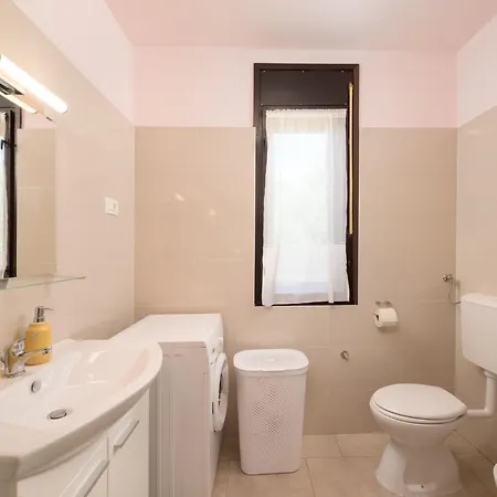 Sabina Mit Zwei Und Pool By Interhome Ferienhaus *