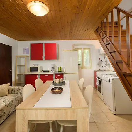 Sabina Mit Zwei Und Pool By Interhome * Pula