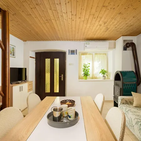 Sabina Mit Zwei Und Pool By Interhome Pula