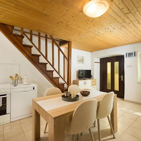 Holiday home Sabina Mit Zwei Und Pool By Interhome Pula