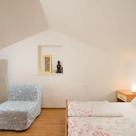 Ferienhaus Sabina Mit Zwei Und Pool By Interhome Pula
